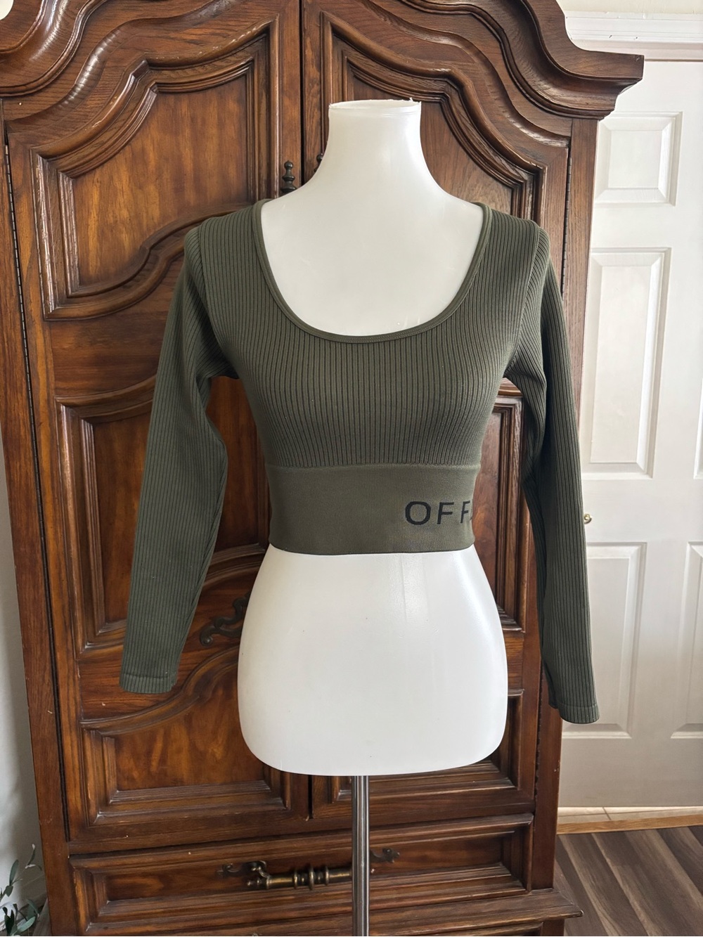 Aerie Offline olive green ribbed long sleeve crop top